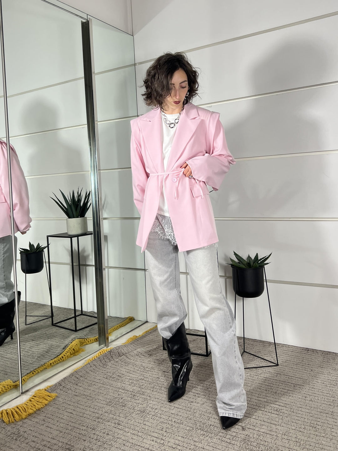 giacca viscosa ,spalla scesa con aletta e manica ampia,cintura a filo punto vita.95% poliestere 5% elastane. 26MP25076ROSA FEMME SELECTION