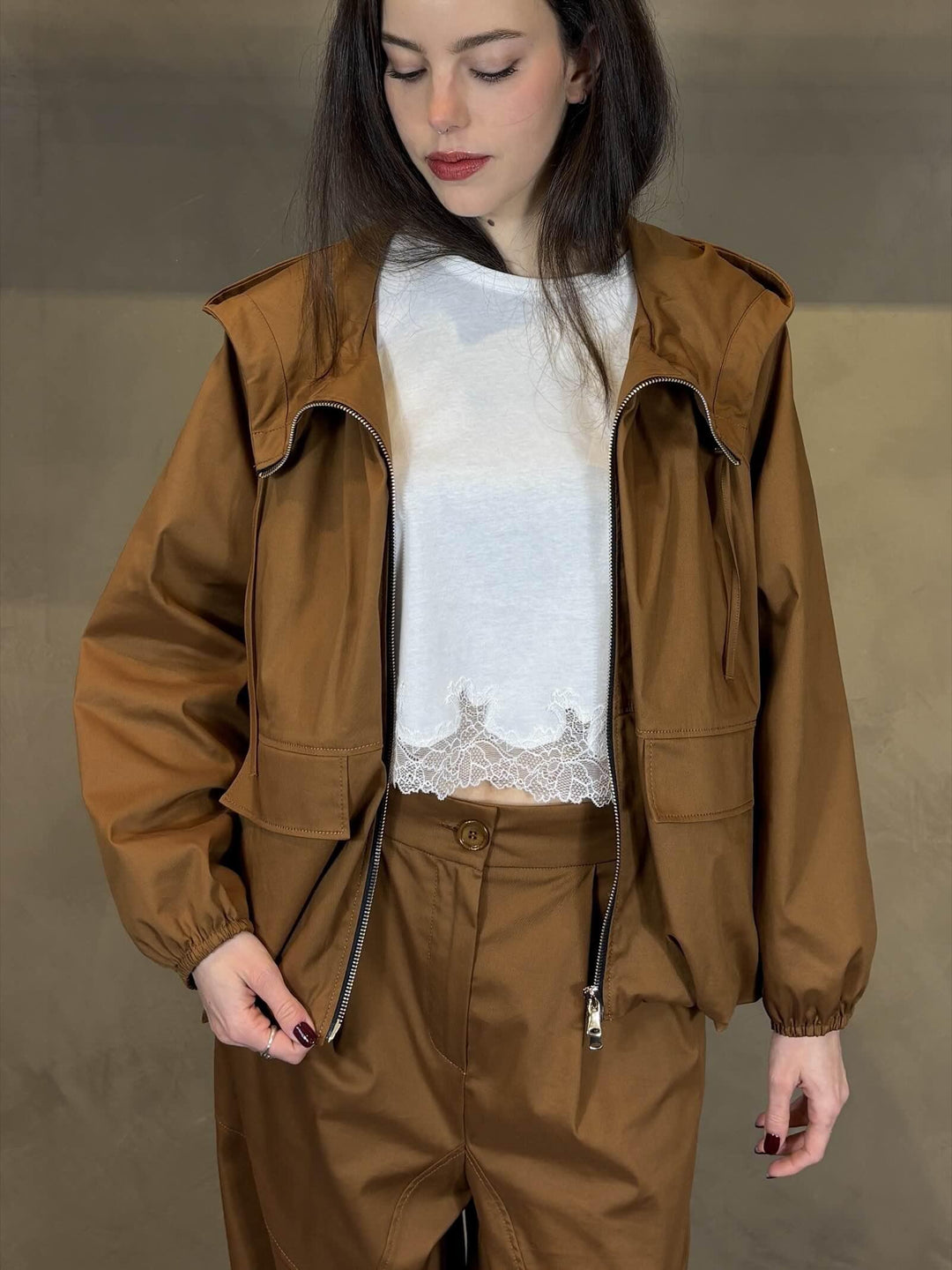 giubbotto effetto bomber in nylon caramello SEDO0538 CARLA G