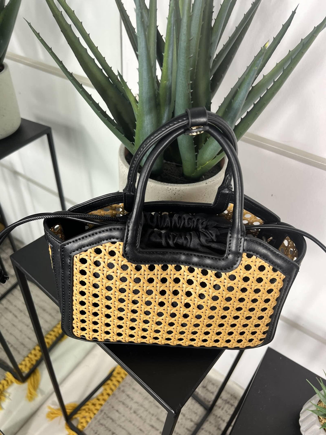 borsa a intreccio con inserti in ecopelle nera e tracolla FF27482BLACK FEMME CAFE SELECTION