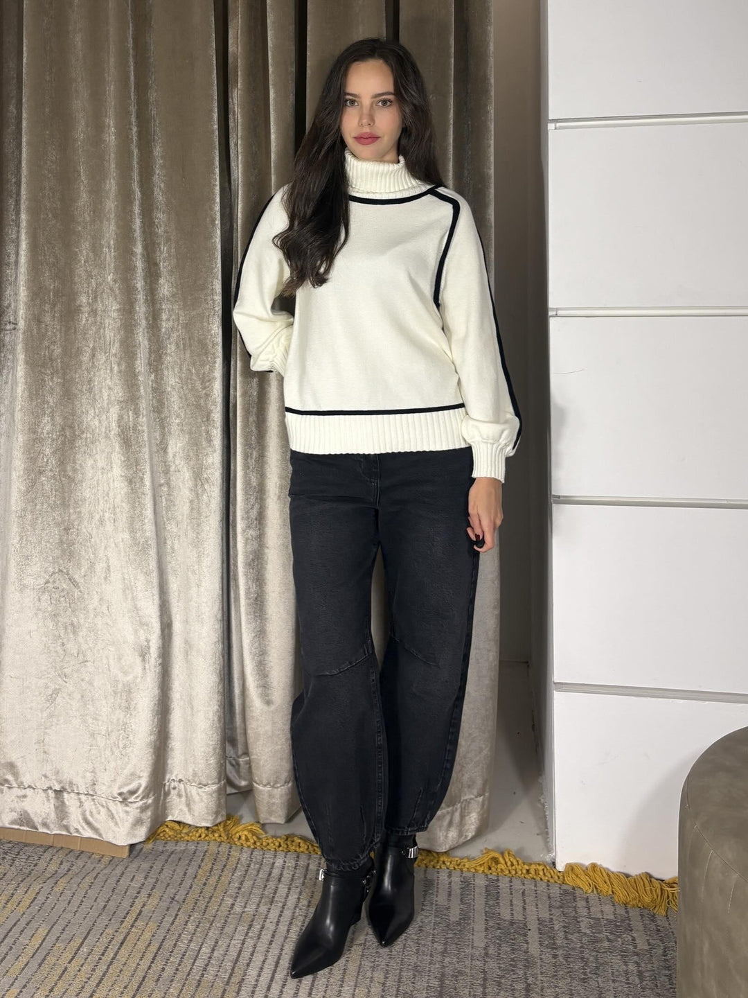 MAGLIA A COLLO ALTO BIANCA E NERA MESA5102 CARLA G. MAGLIE