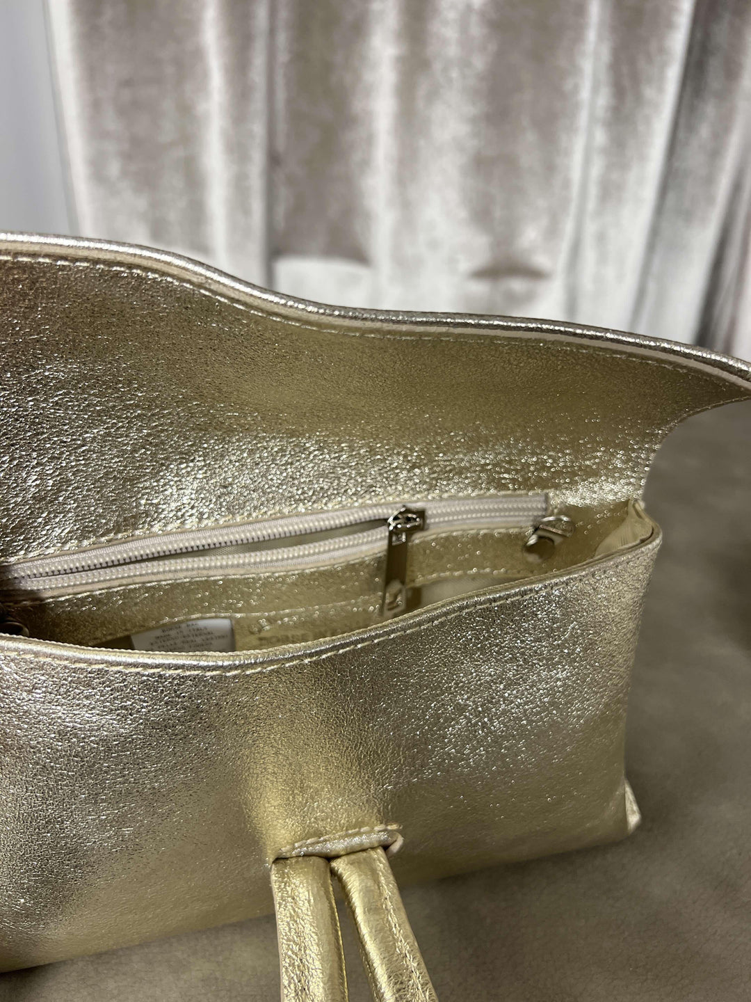 borsa nodo in pelle con tracolla regolabile oro 200414ORO FEMME CAFE SELECTION