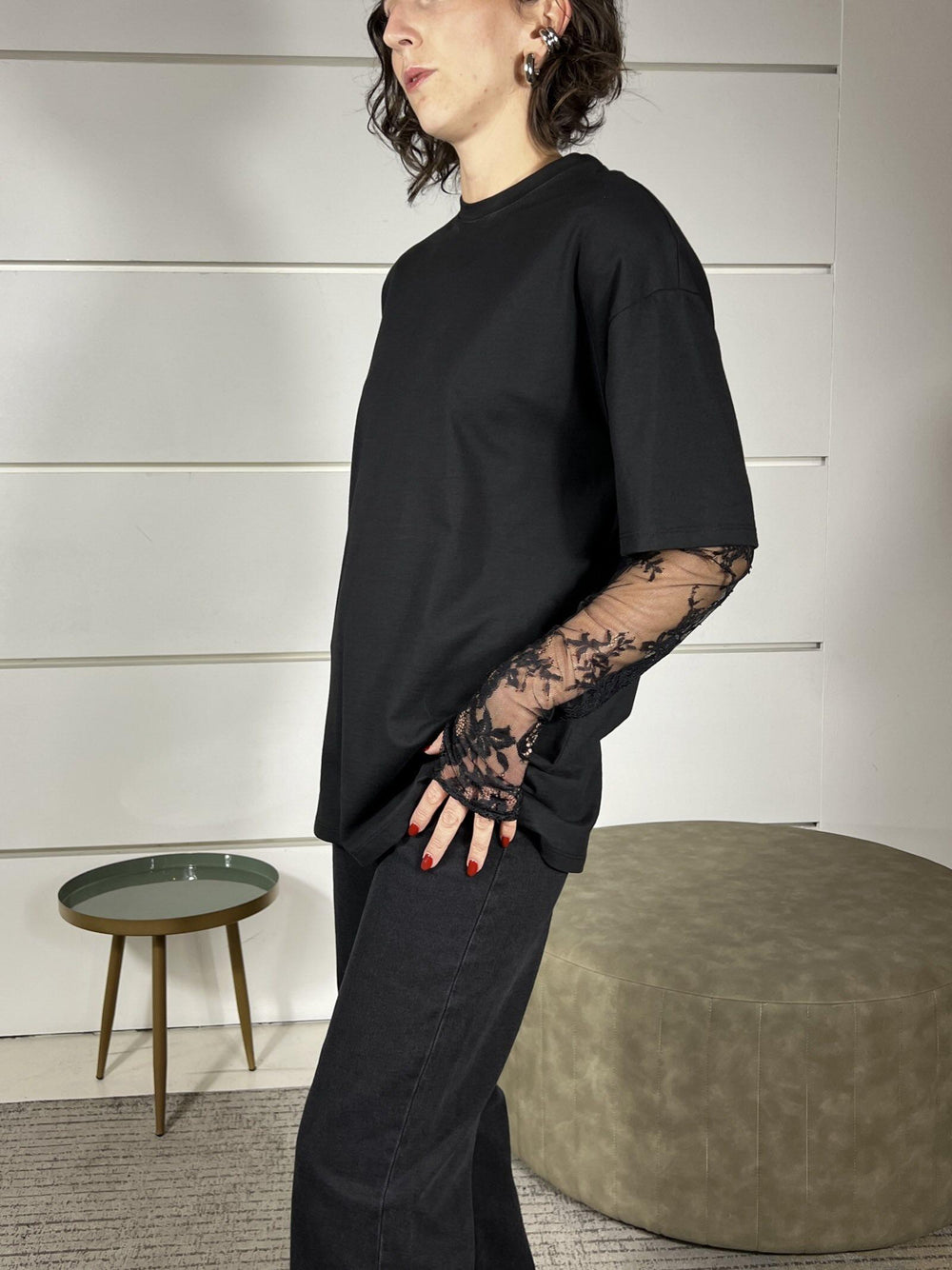 t-shirt con manica in pizzo e spallina imbottita nera UF0062NERO VICOLO