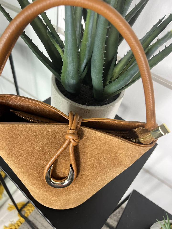 borsa secchiello in camoscio, chiusura con zip, tracolla in pelle regolabile, tasca a parete con zip vera pelle 697CAMOSCIO FEMME CAFE SELECTION