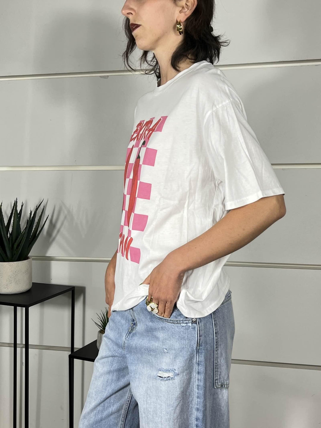 t-shirt con stampa extra spicy sui toni deli rosso e rosa 690002EXTRA SPICY SPICY CAFE