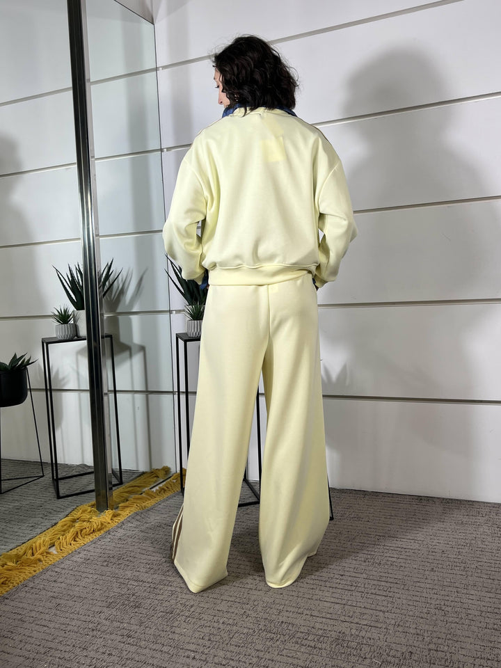 compelto felpa e pantalone con bande a lato giallo 26MP8328/1GIALLO FEMME SELECTION