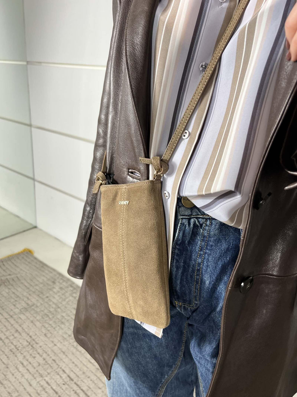 portacellulare tortora in camoscio con logo BO0411035 SEVENTY