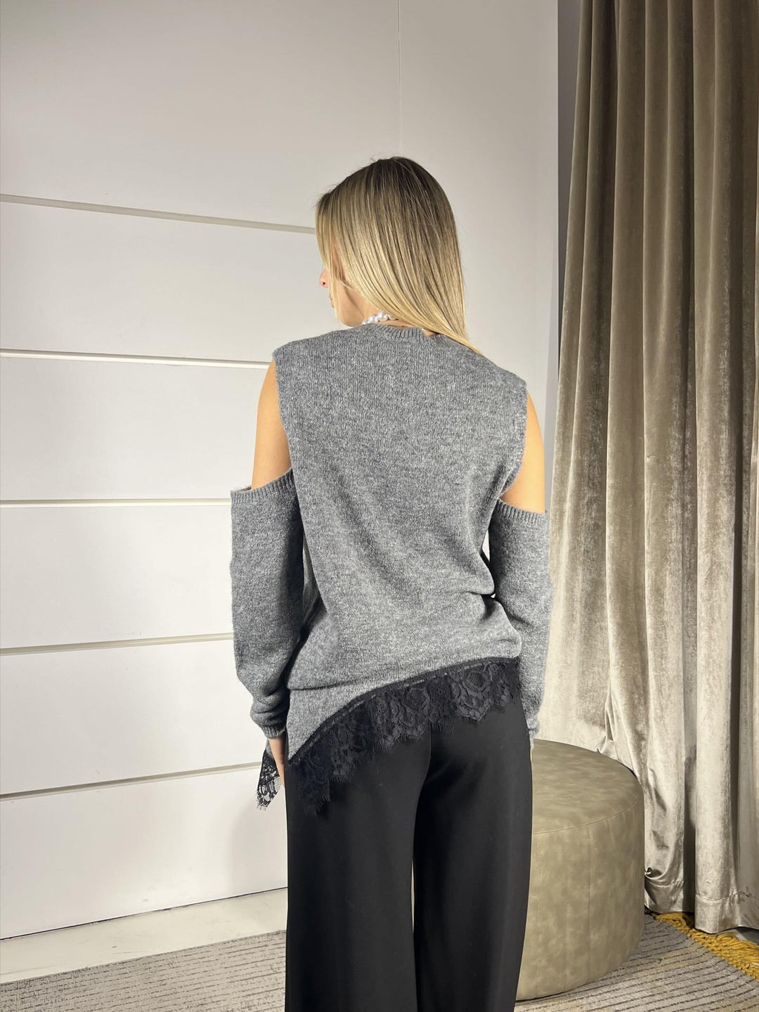 maglione grigio con cut out pizzo sotto asimmetrico MFP-P185GRIGIO HAVE ONE