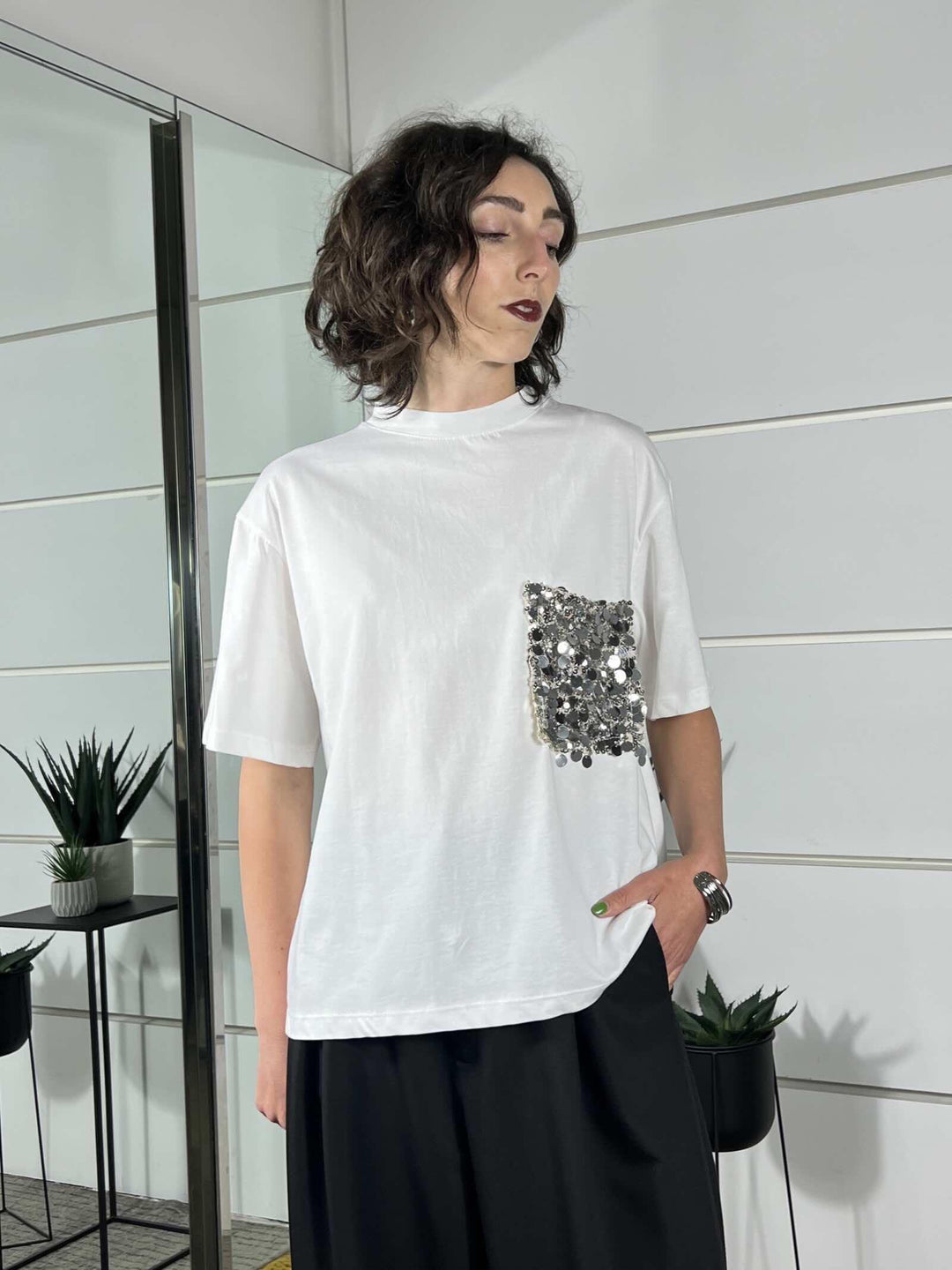 t-shirt girocollo bianca manica corta con tasca con paillettes argento PE260112PANNA TENSIONE IN
