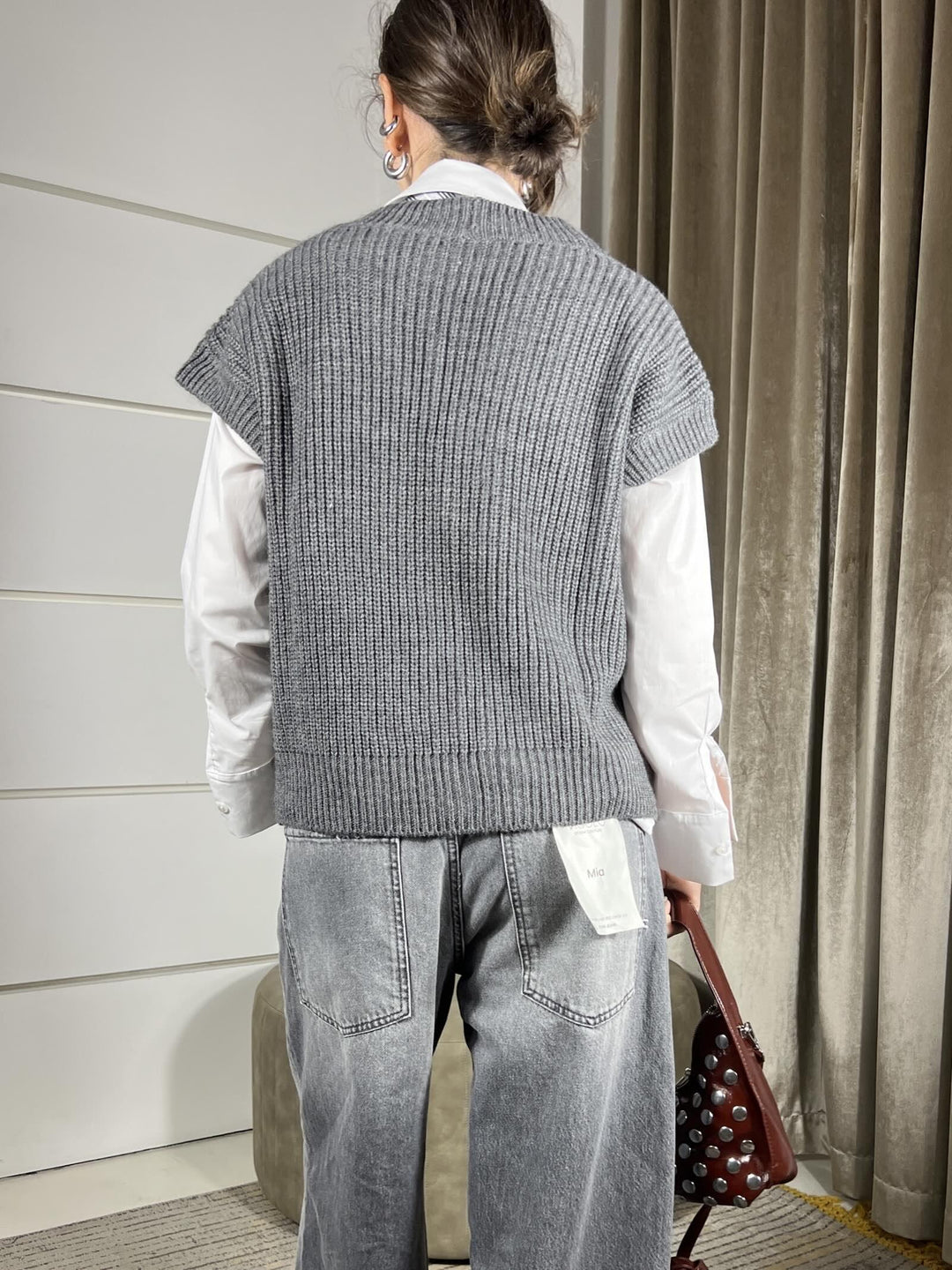GILET GRIGIO CON SCOLLO A V E BOTTONI 55030FGRIGIO VICOLO