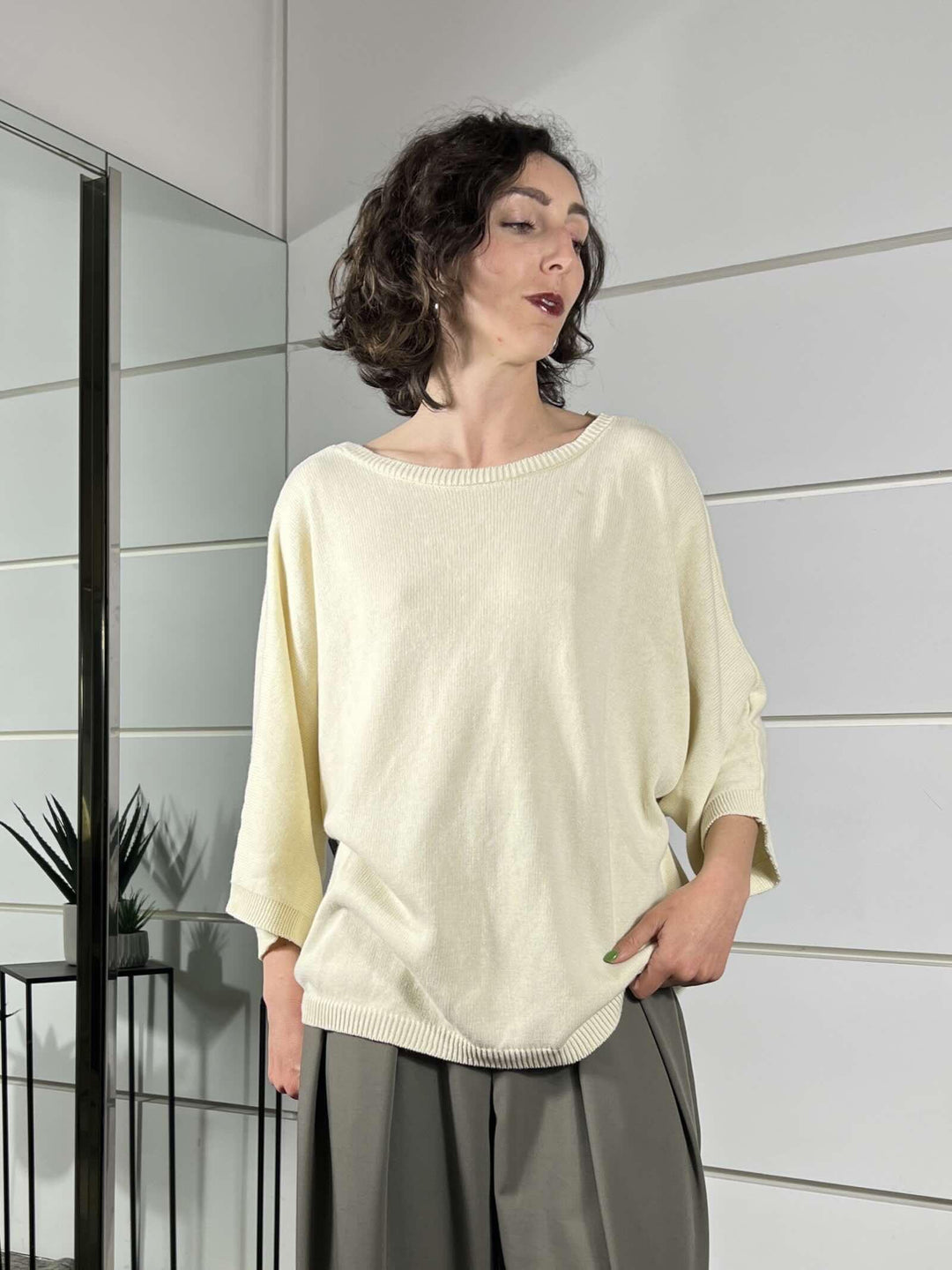 maglia con scollo nel retro e pizzo burro 7AB7027BURRO VICOLO