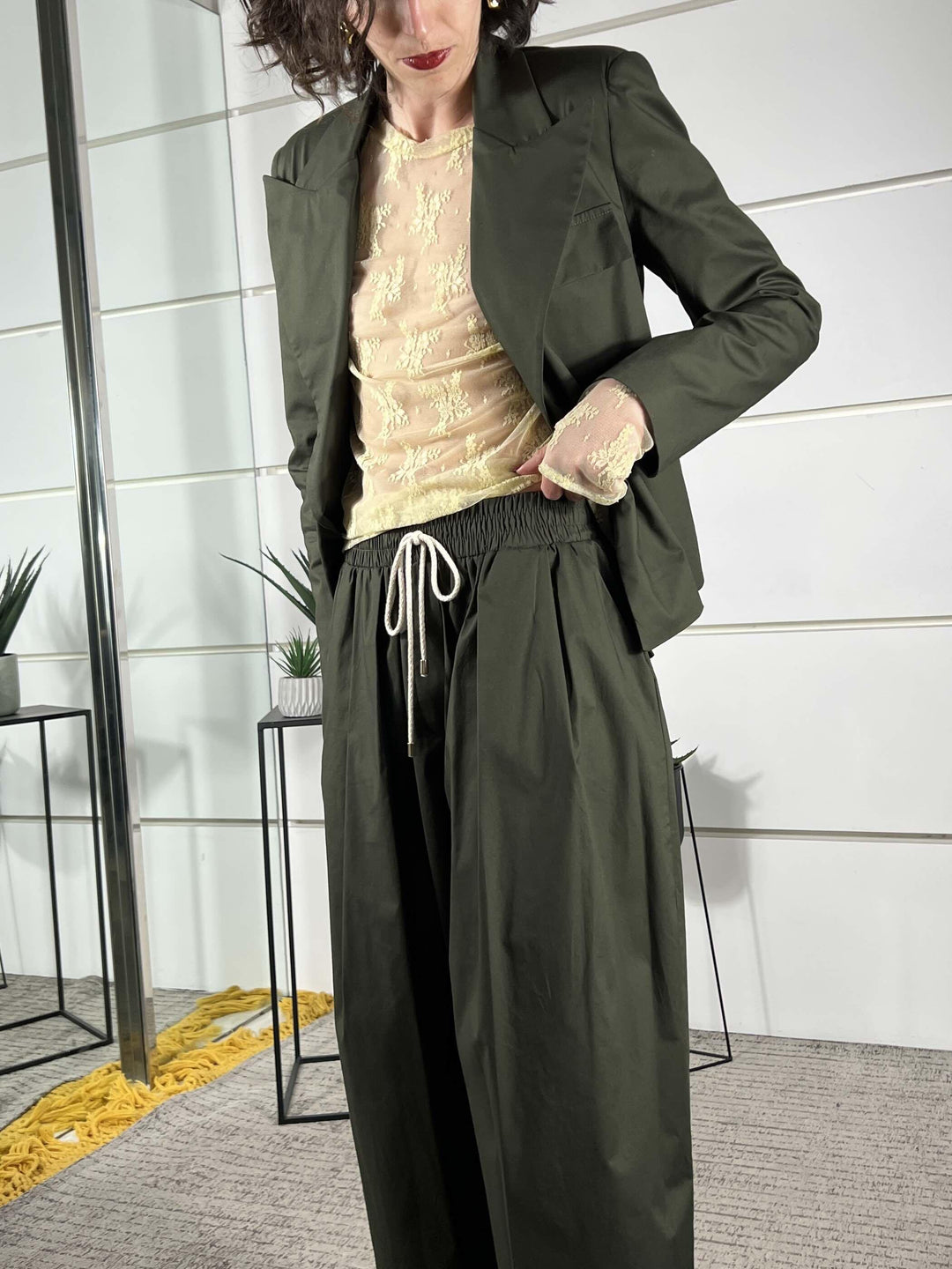 pantalone in cotone con coulisse, elastico in vita e pinces verde militare 10235VCERDE MILITARE SUSY MIX