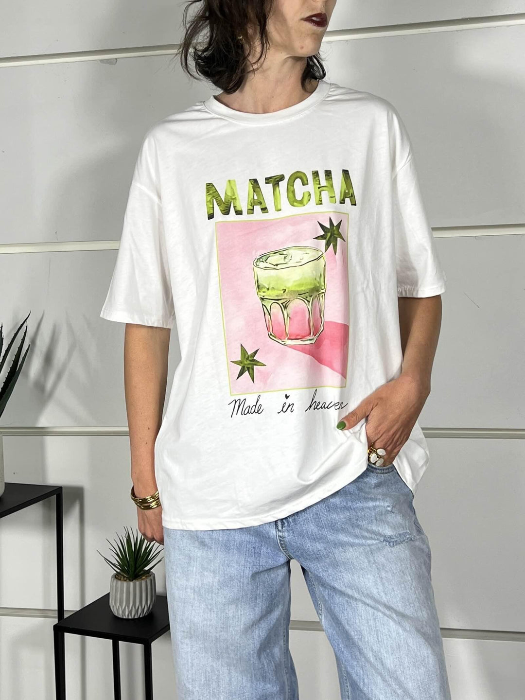 t-shirt bianca con stampa matcha verde e rosa 690002MATCHA SPICY CAFE