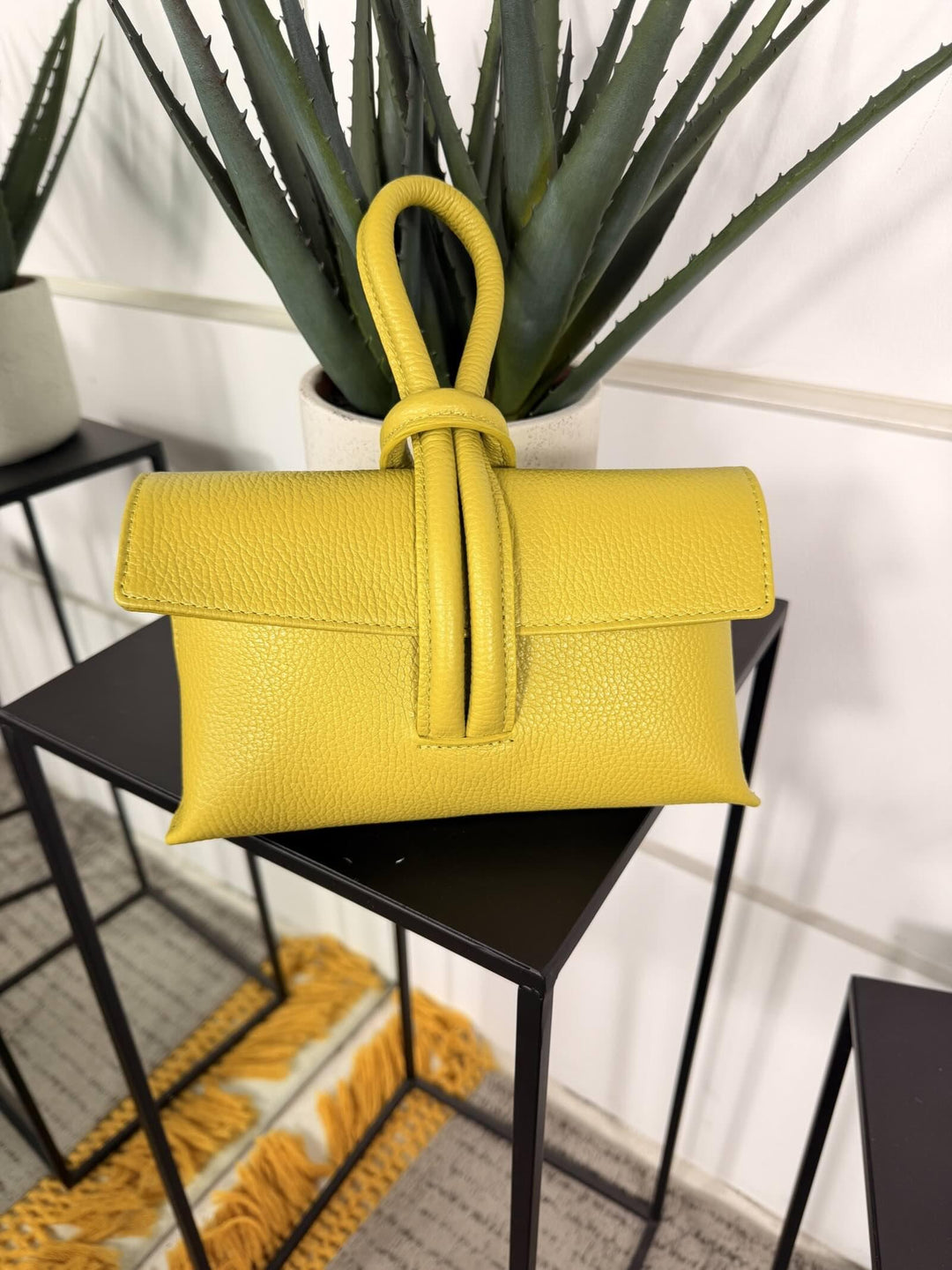 borsa in pelle con nodo e con tracolla regolabile colore lime DO-B0131LIME FEMME CAFE SELECTION