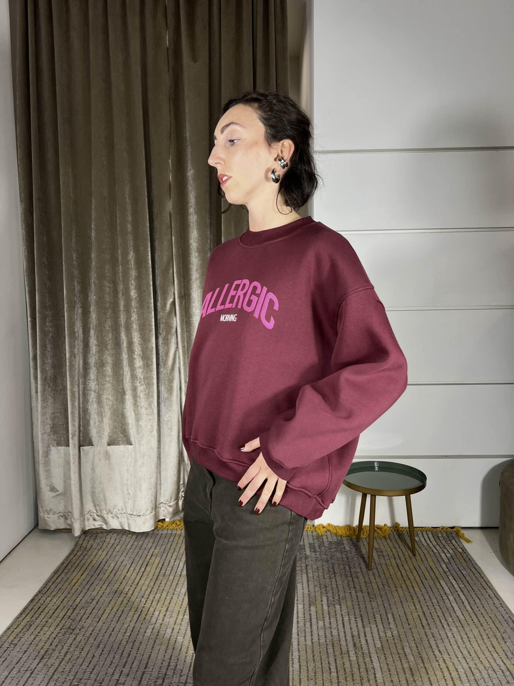 felpa bordeaux girocollo con scritta allergic morning rosa RF0604BORDEAUX/ROSA VICOLO