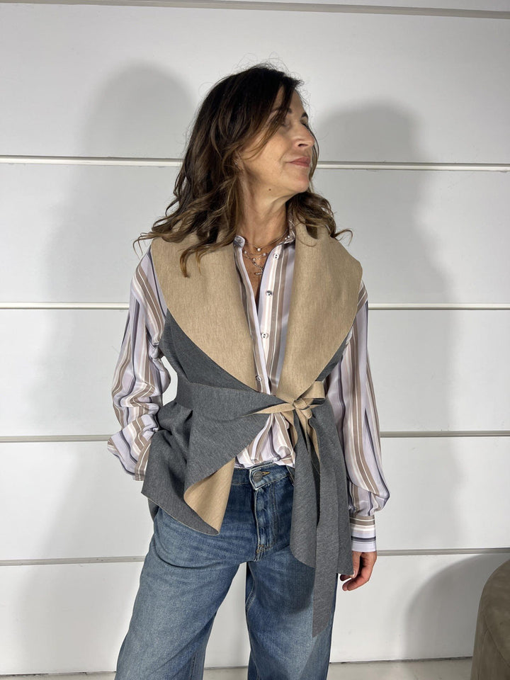 Gilet grigio e beige medio lungo in scuba double con cintura in vita. LENE2421 CARLA G