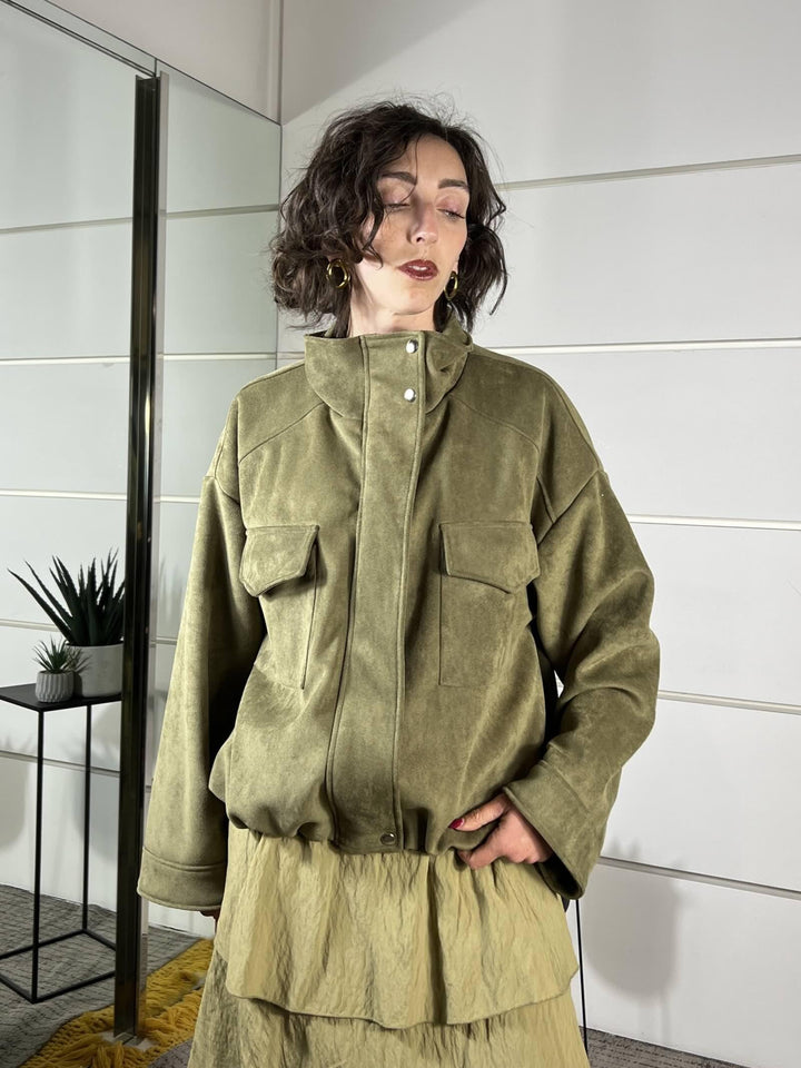 bomber scamosciato collo alto con tasche a patt 126137-1MILITARE TENSIONE IN