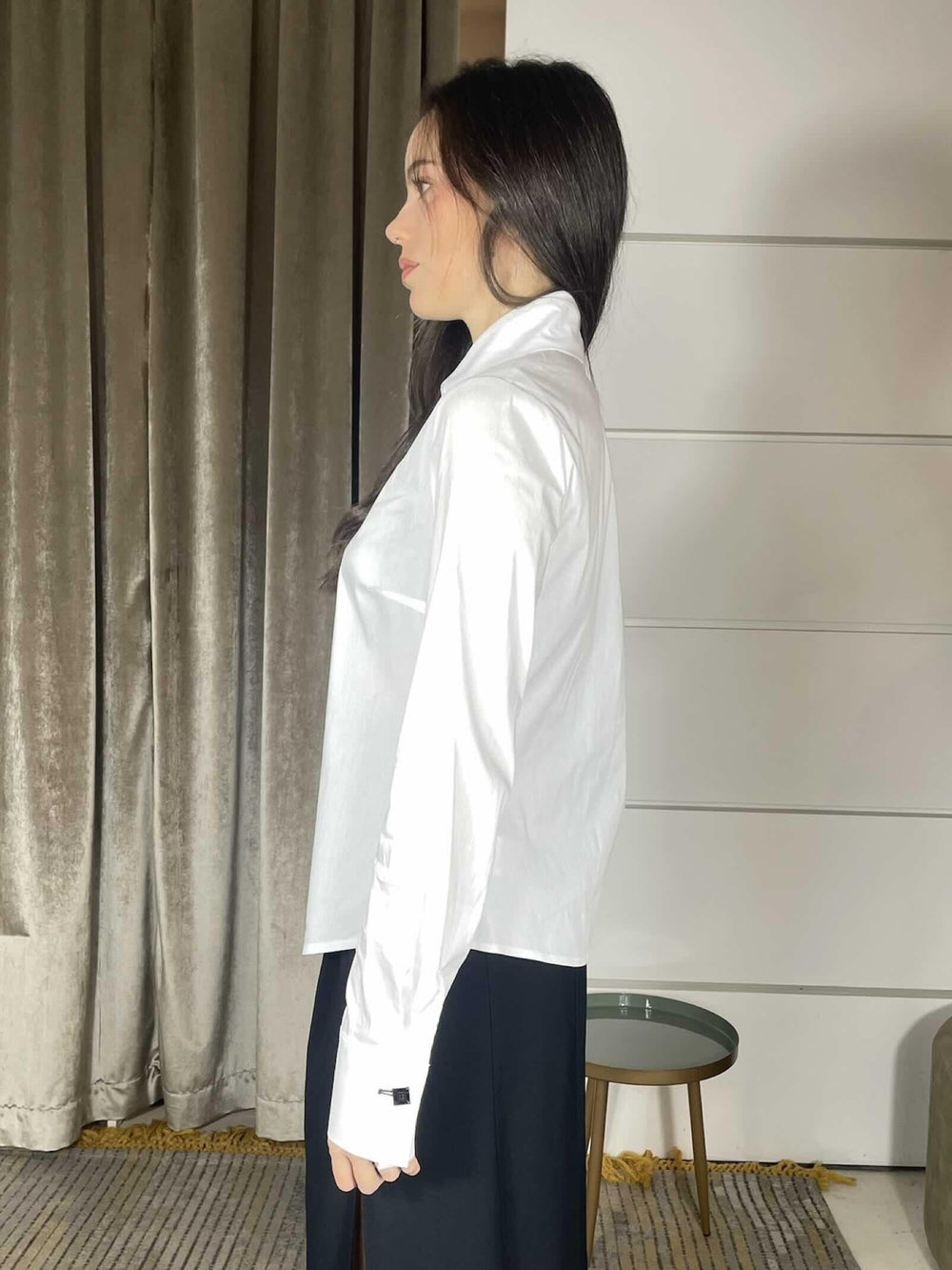 camicia bianca con dettaglibottoni gioiello neri ESOR1041 CARLA G