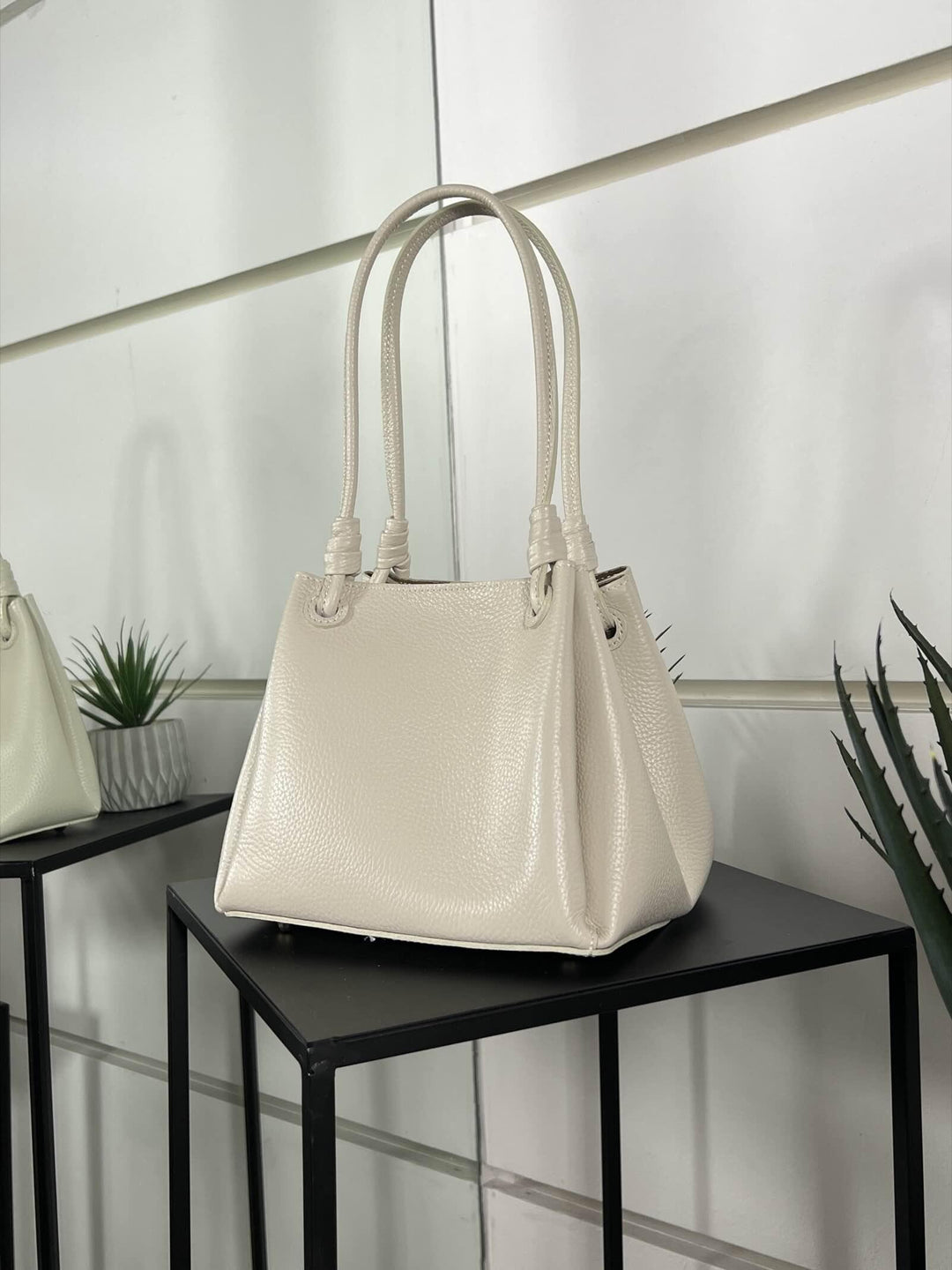 borsa a secchiello beige in vera pelle con pochette e tracolla DO-B0210BEIGE FEMME CAFE SELECTION