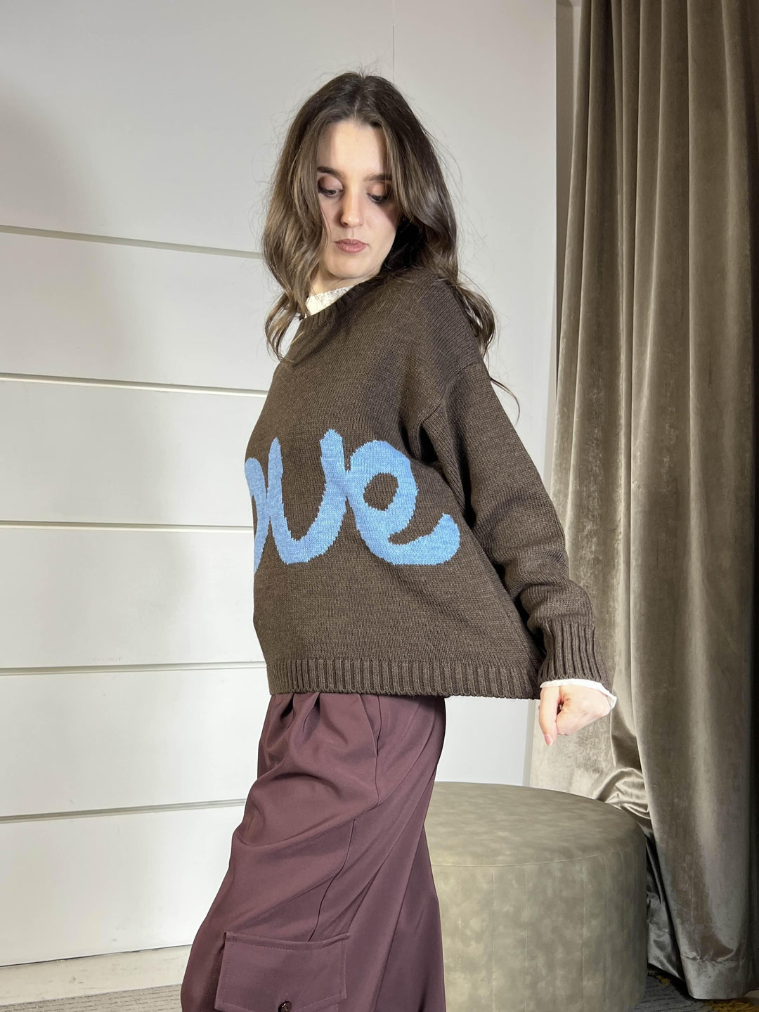 maglione girocollo moro con scritta  love azzurra W5HMJ70A400BROWN TENSIONE IN