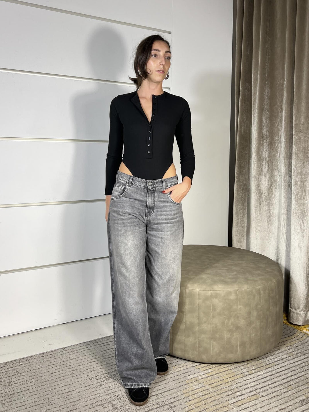 t-shirt a costine a body manica lunga con bottoncini, sgambato nera UF0093NERO VICOLO