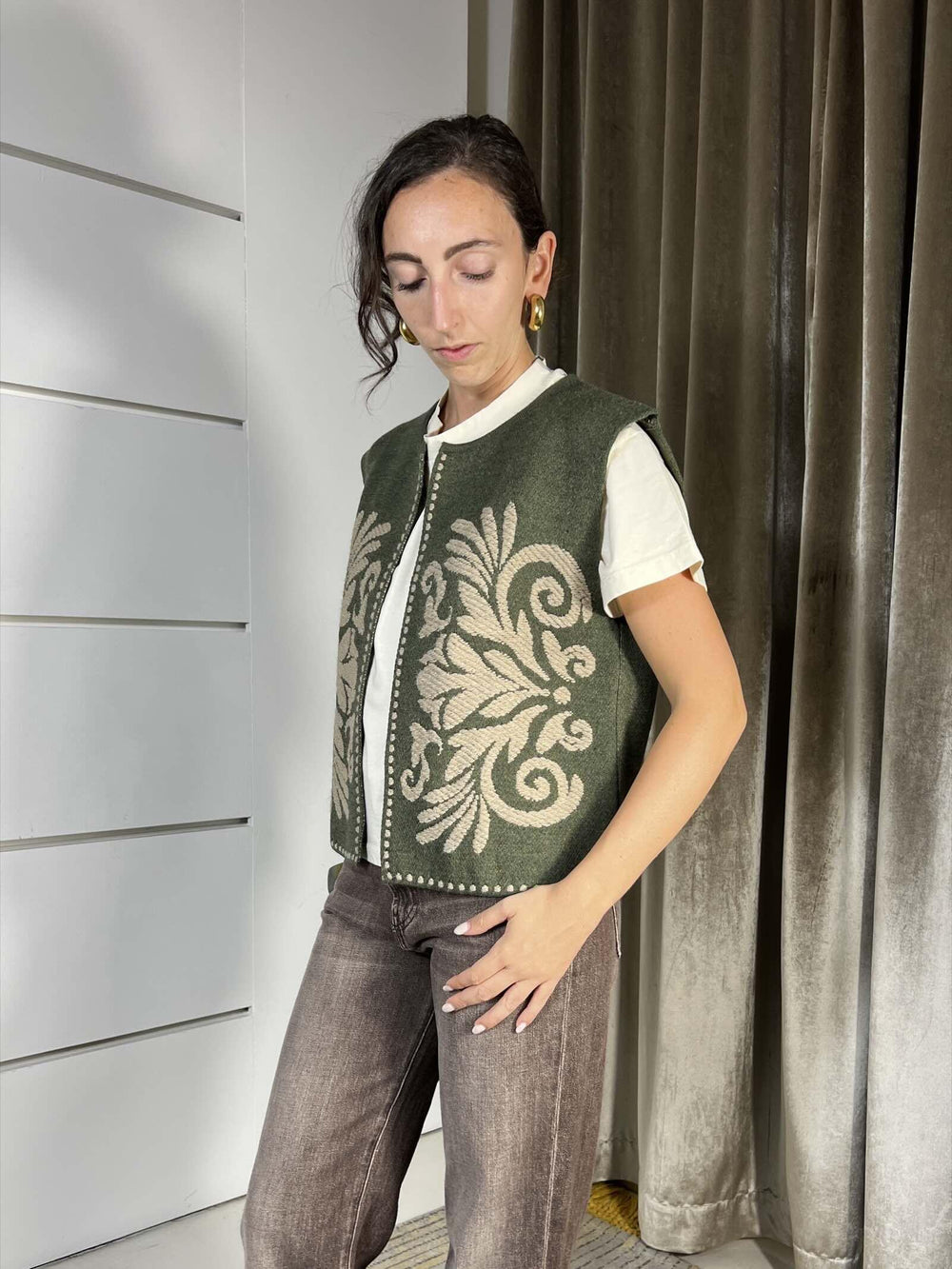 GILET VERDE IN MAGLIA CON RICAMI TAUPE W5HMG35A400GREEN TENSIONE IN