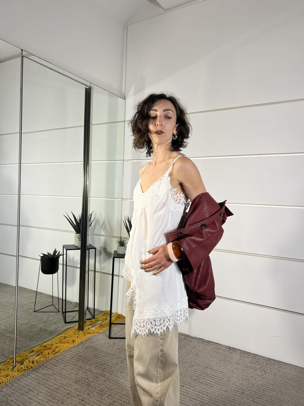 top bianco asimmetrico con pizzo bianco S26T482BIANCO TENSIONE IN