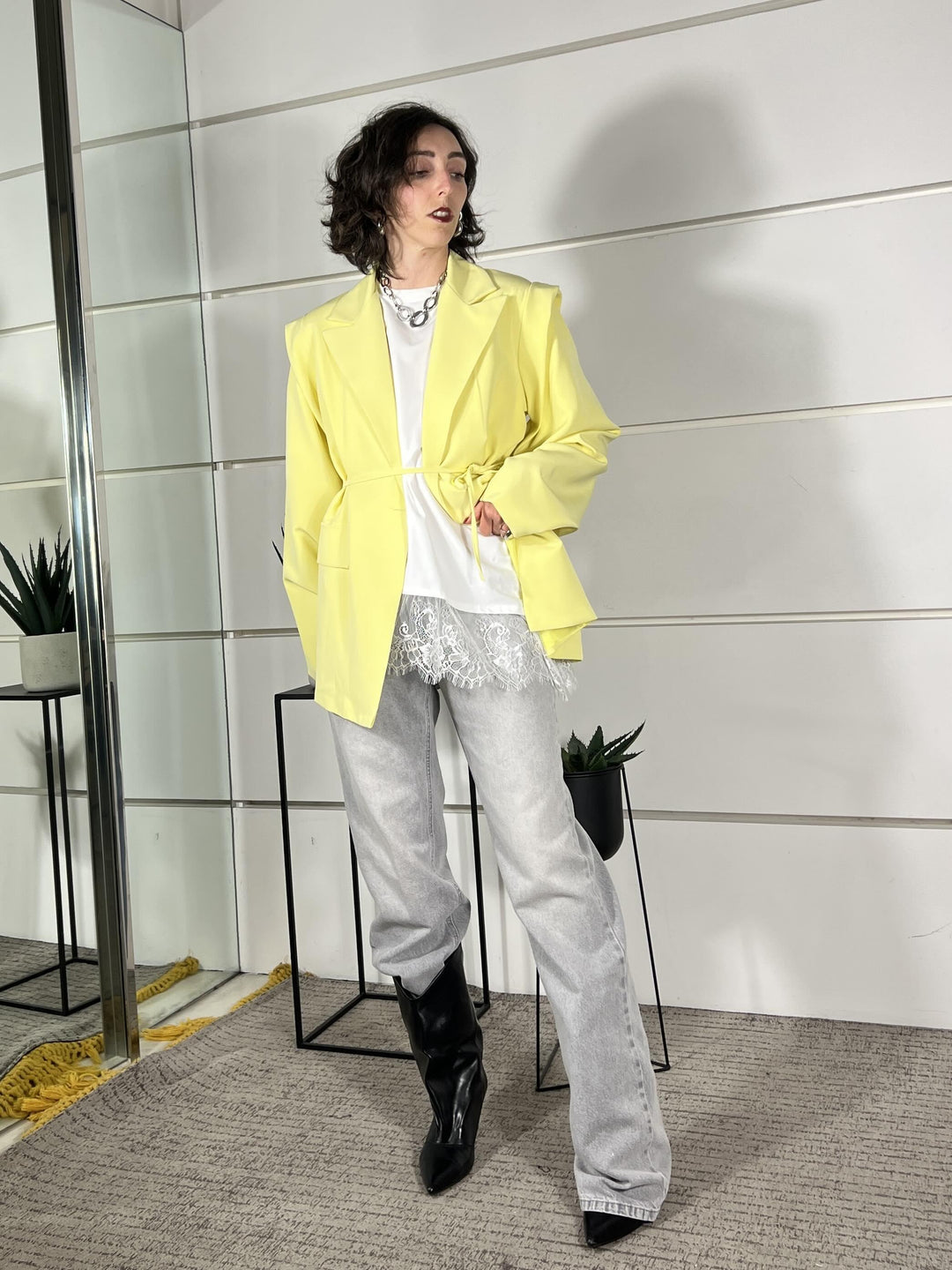 giacca viscosa ,spalla scesa con aletta e manica ampia,cintura a filo punto vita.95% poliestere 5% elastane. 26MP25076LIME FEMME SELECTION