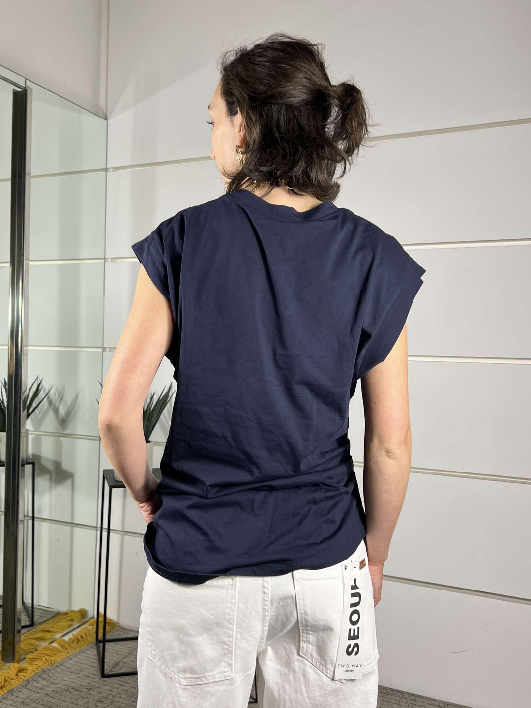 t-shirt smanicata con arricciatura a lato blu 12111BLU SUSY MIX
