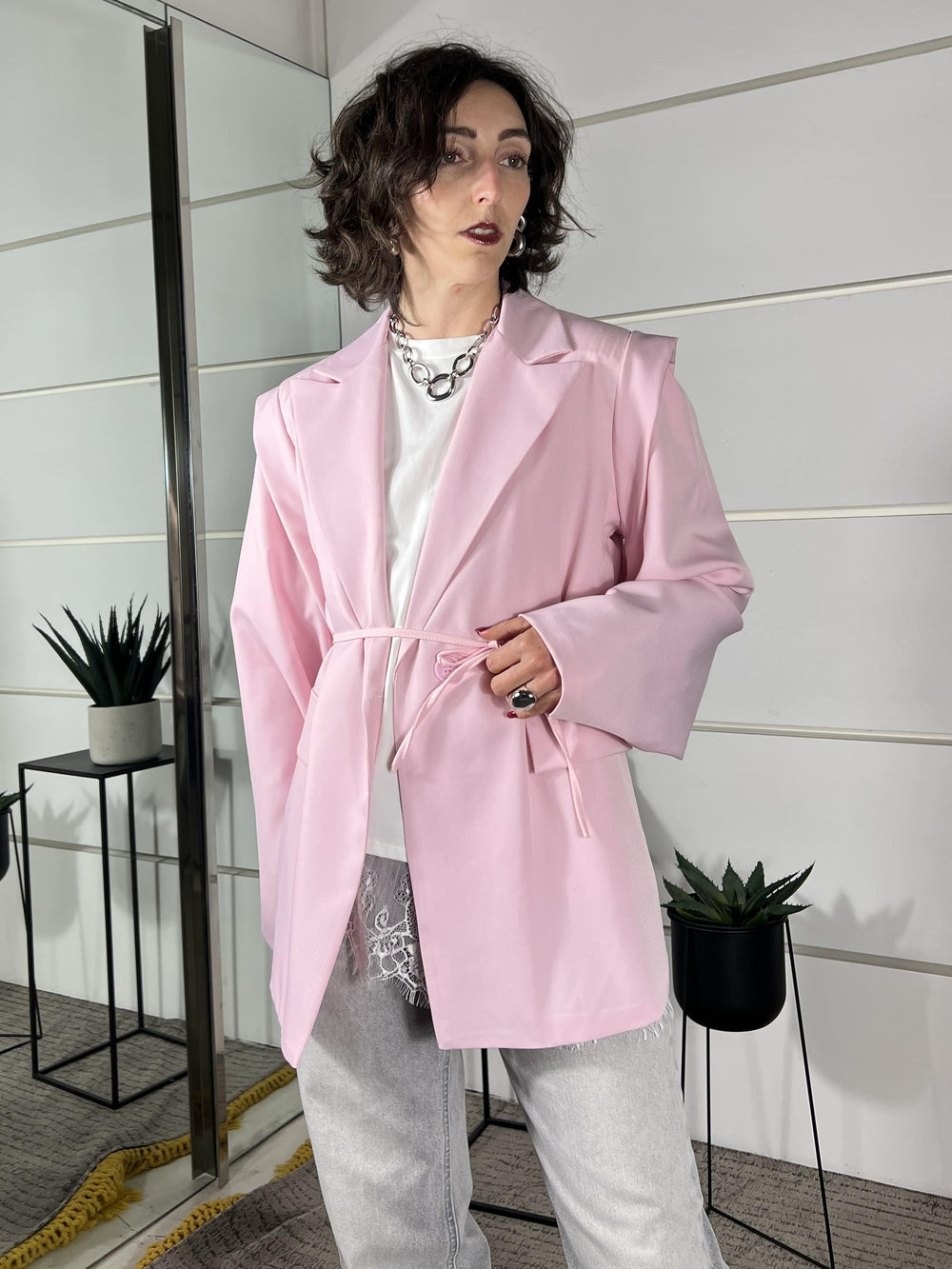 giacca viscosa ,spalla scesa con aletta e manica ampia,cintura a filo punto vita.95% poliestere 5% elastane. 26MP25076ROSA FEMME SELECTION