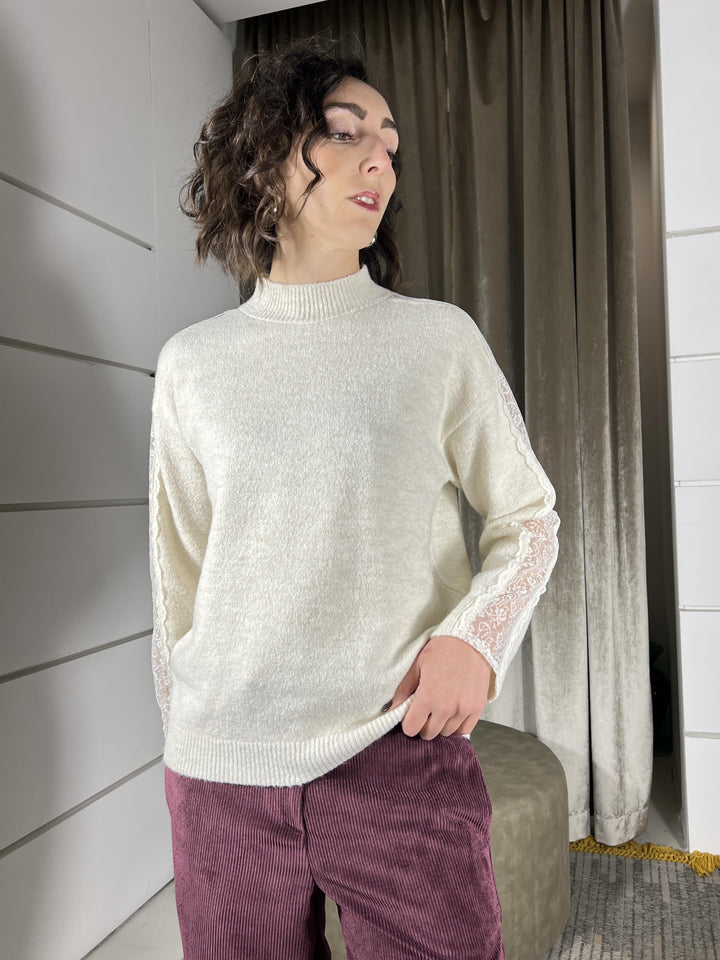 maglia con collo a cratere e manica con pizzo panna MMO-P409PANNA HAVE ONE