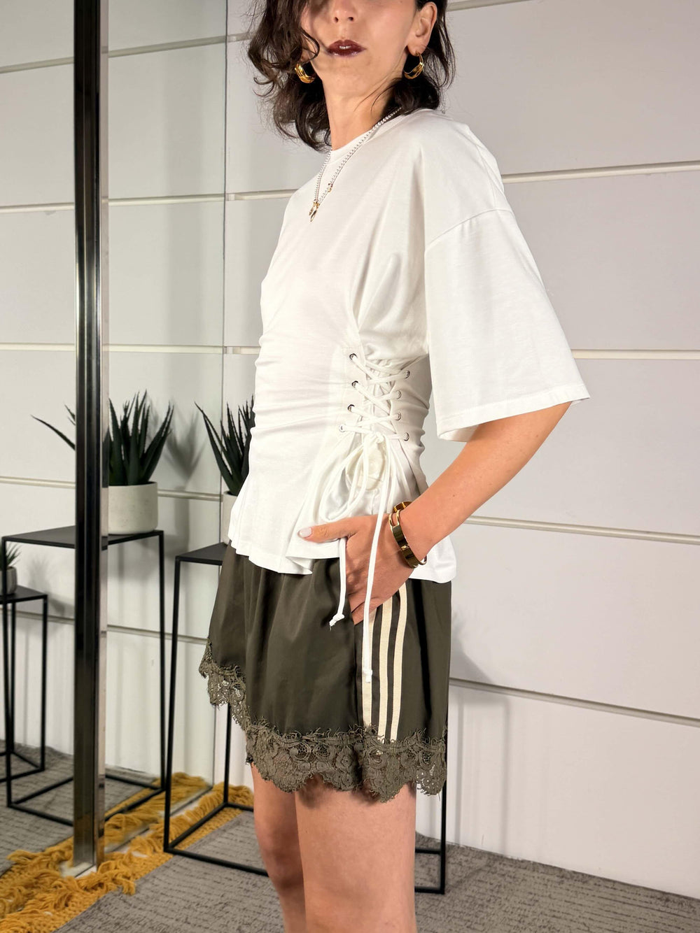 t-shirt bianca spalla scesa con laccetto in entrambi i fianchi effetto corsetto LD5296PANNA LUMINA