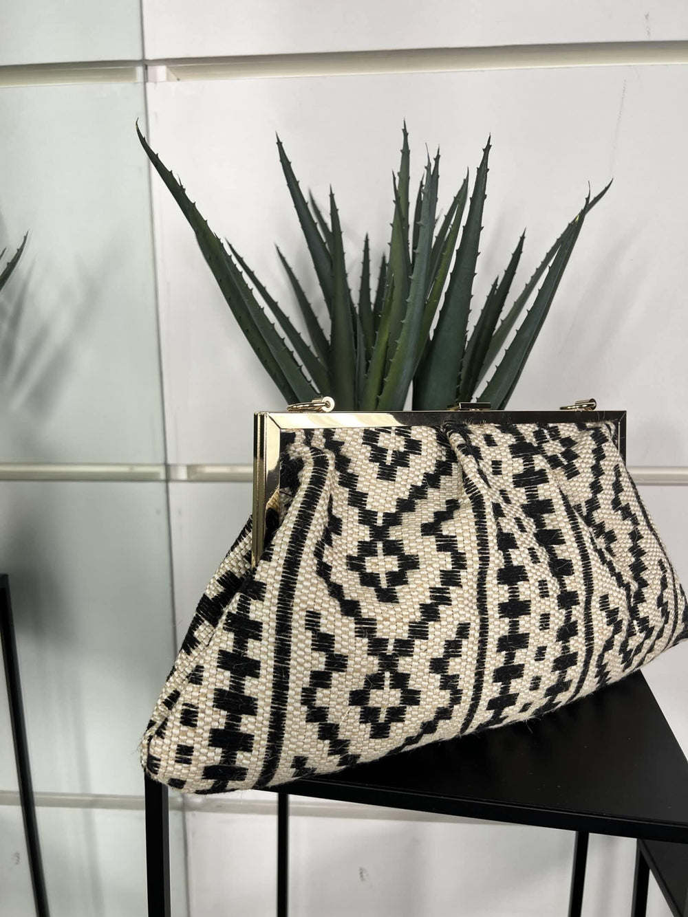 borsa a clutch con fantasia geometrica nera con tracolla FF27472BLACK FEMME CAFE SELECTION