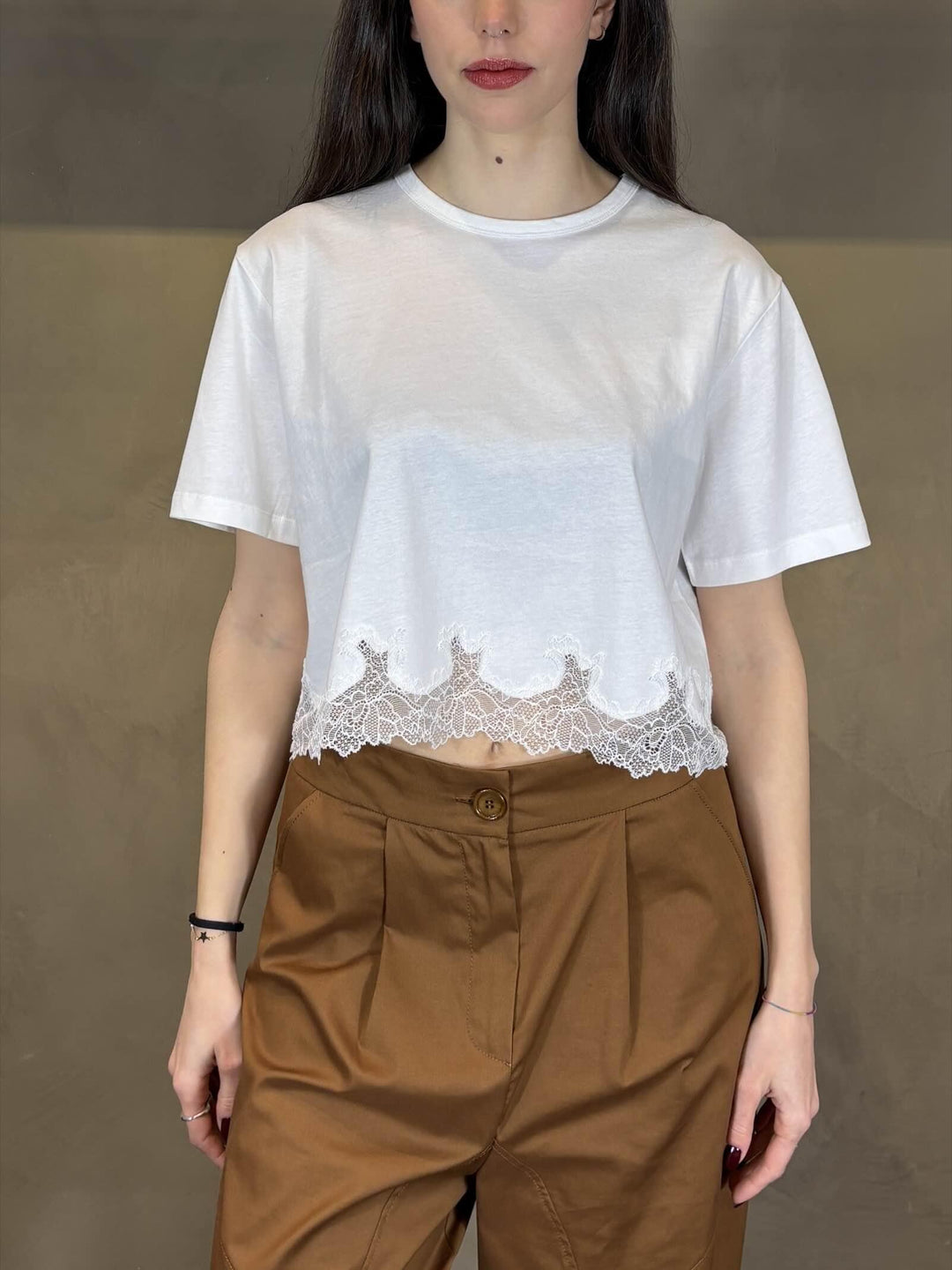 t-shirt bianca con pizzo sul fondo 8M1805J389W103 PATRIZIA PEPE PREVIEW