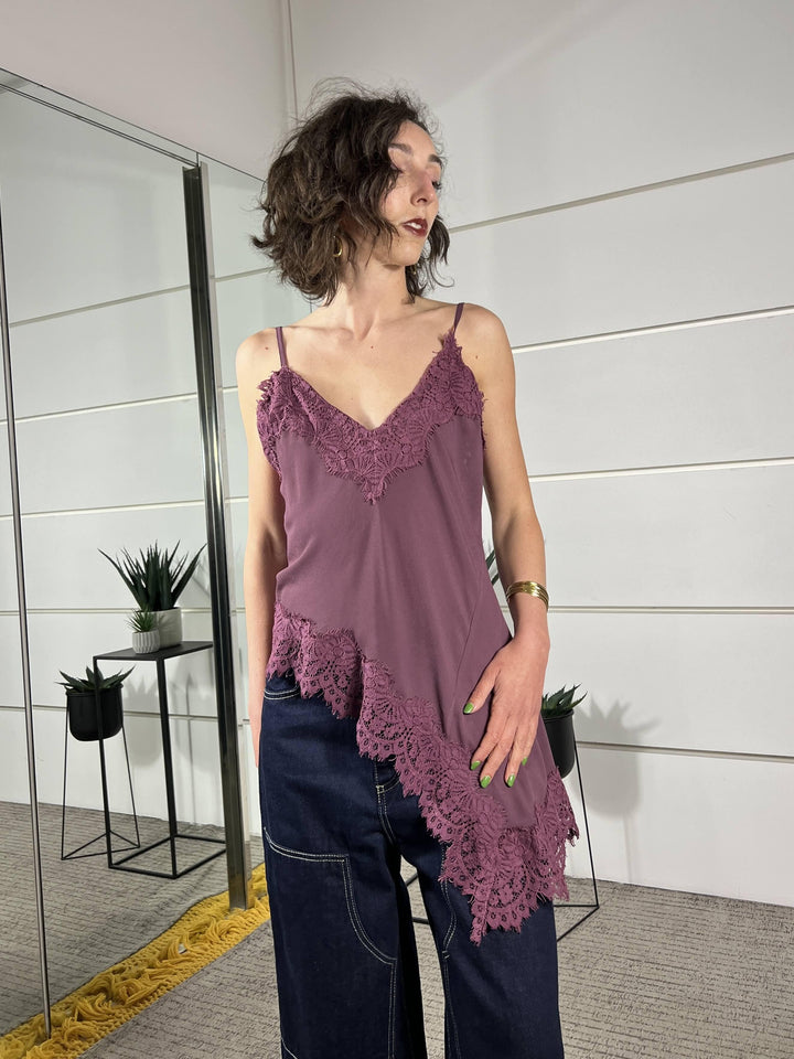 top bianco asimmetrico con pizzo bordeaux S26T482BORDEAUX TENSIONE IN