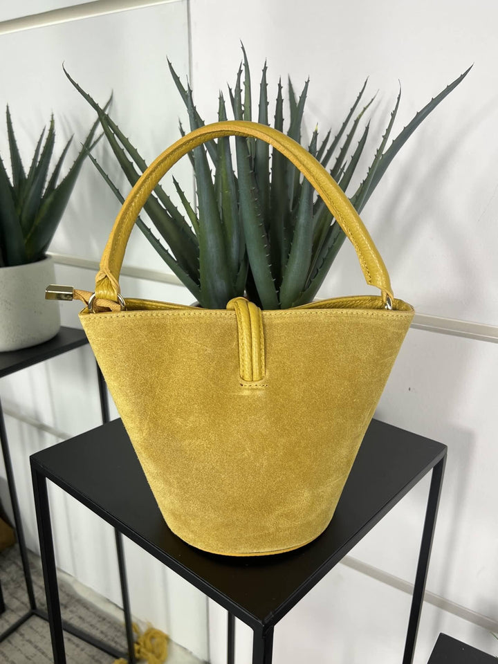 borsa secchiello in camoscio senape con tracolla in pelle 697SENAPE FEMME CAFE SELECTION