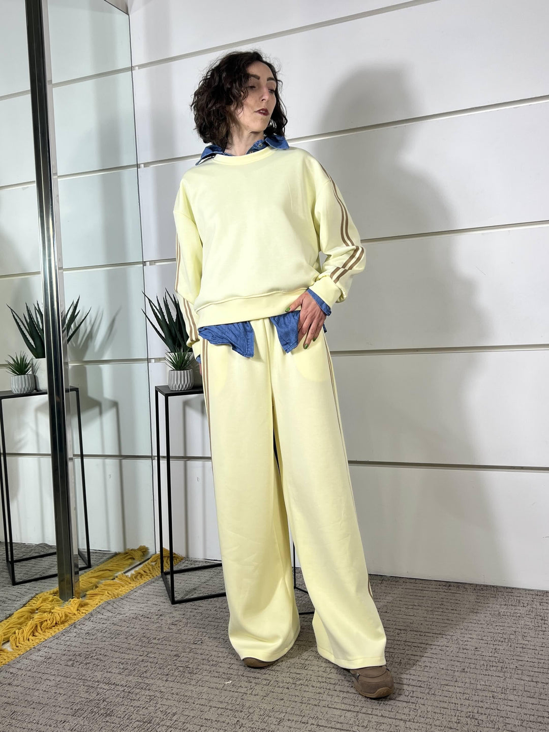 compelto felpa e pantalone con bande a lato giallo 26MP8328/1GIALLO FEMME SELECTION