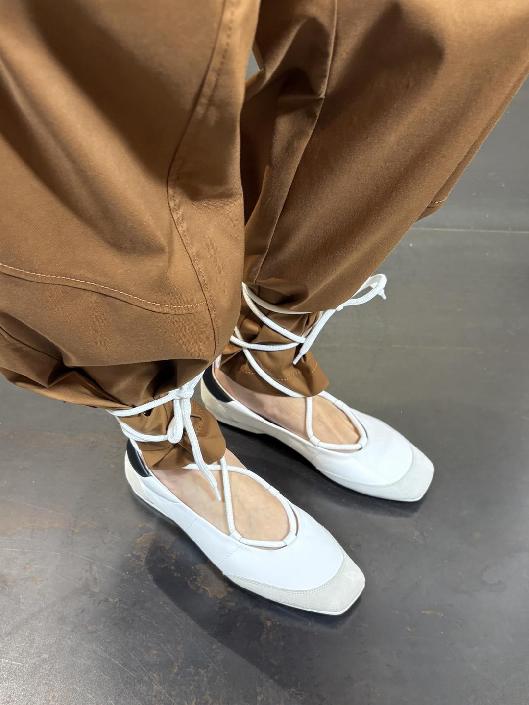 ballerine bianche e nere con lacci alla caviglia 8Z0123L150W101 PATRIZIA PEPE PREVIEW