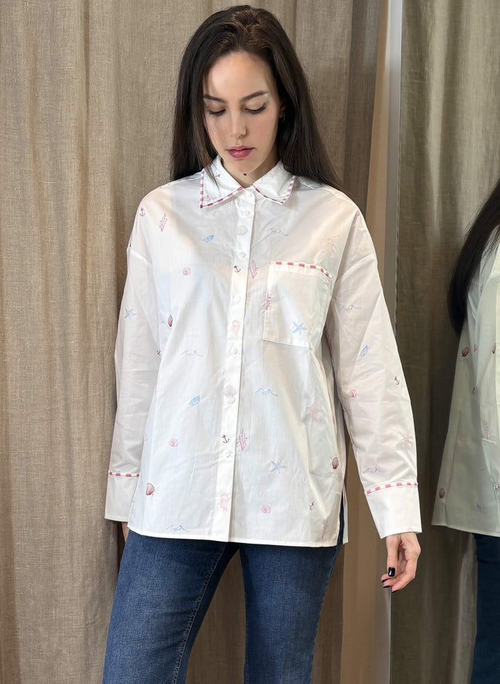 camicia bianca con ricami rosa rossi e azzurri RICETTA009 PENNY BLACK