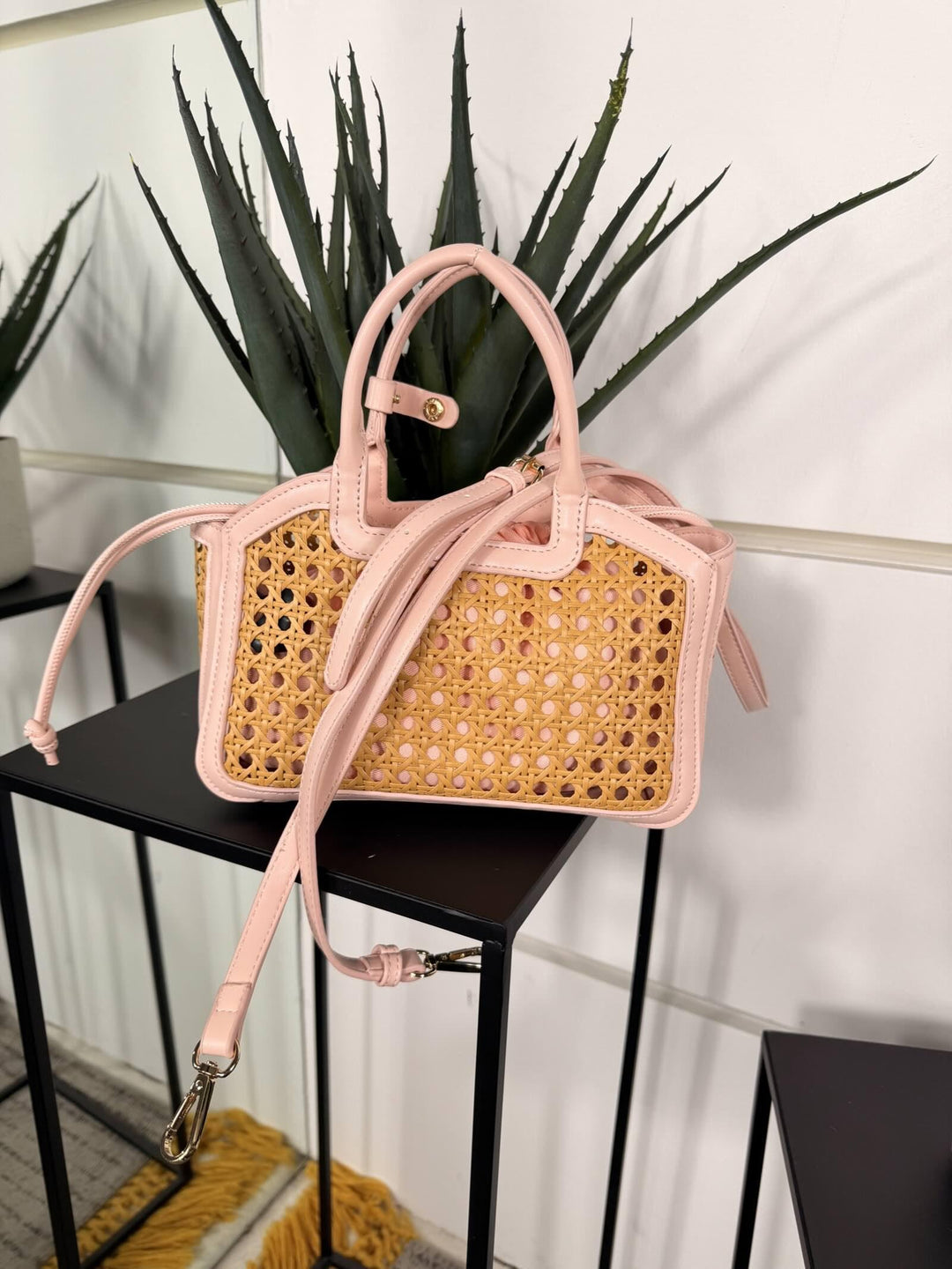 borsa a intreccio con inserti in ecopelle bianchi e  tracolla in ecopelle FF27482PINK FEMME CAFE SELECTION