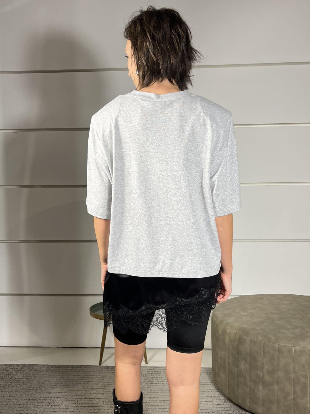 t-shirt grigia con spallina e nel fondo inserto satin e in pizzo 26M1026GRIGIO/NERO TENSIONE IN