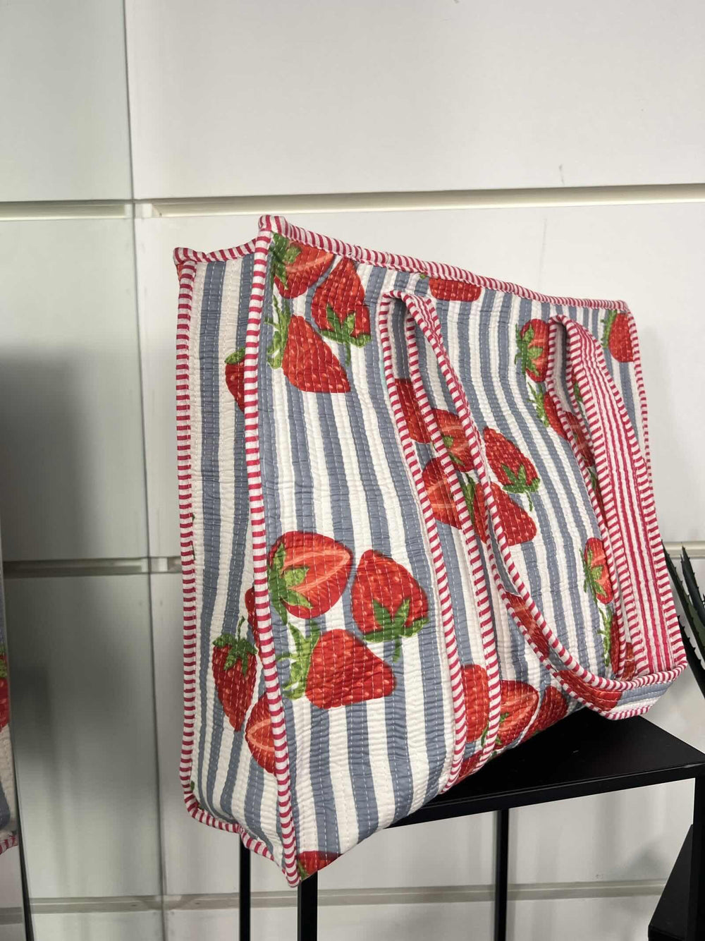 borsa in cotone con stampe, a spalla, chiusura con zip, tasca a parete CO-B0225FRAGOLA/AZZURRO FEMME CAFE SELECTION