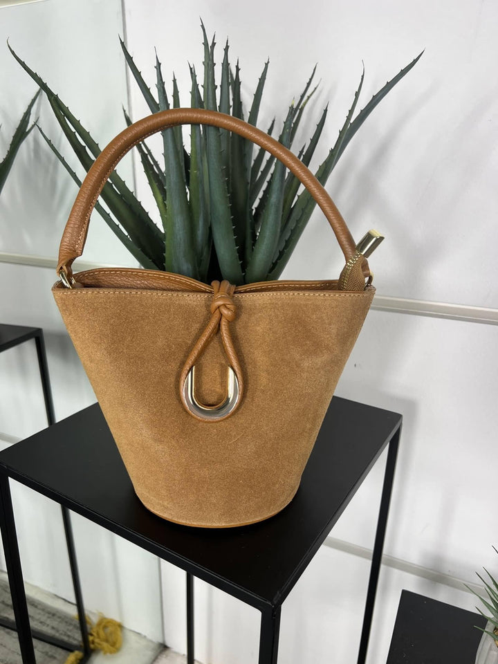 borsa secchiello in camoscio, chiusura con zip, tracolla in pelle regolabile, tasca a parete con zip vera pelle 697CAMOSCIO FEMME CAFE SELECTION