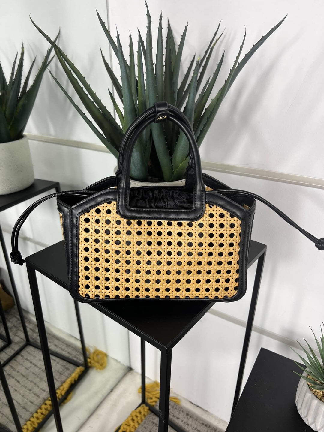 borsa a intreccio con inserti in ecopelle nera e tracolla FF27482BLACK FEMME CAFE SELECTION