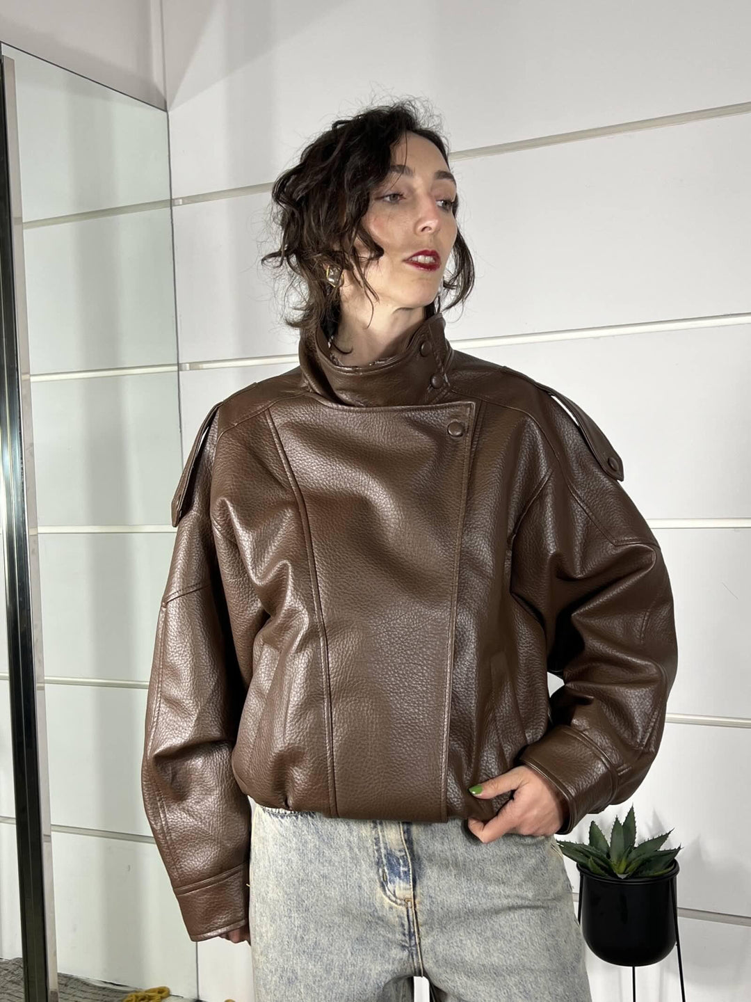 bomber in ecopelle collo alto con patta martellato moro 39025MORO TENSIONE IN