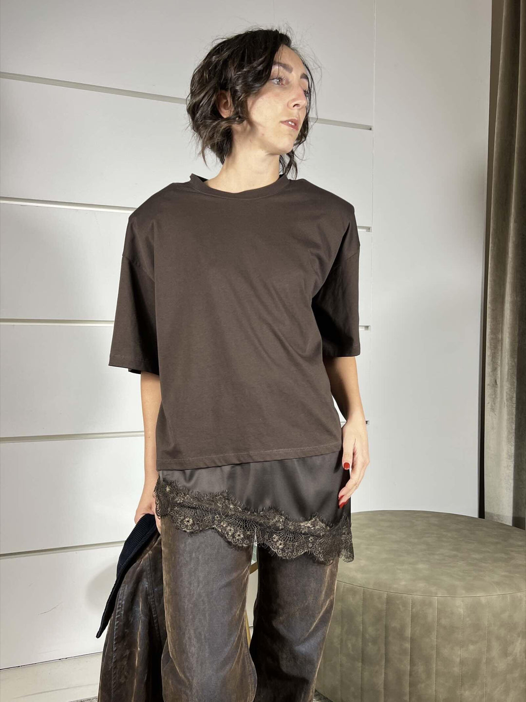 t-shirt moro con spallina e nel fondo inserto satin e in pizzo 26M1026MORO/MORO TENSIONE IN