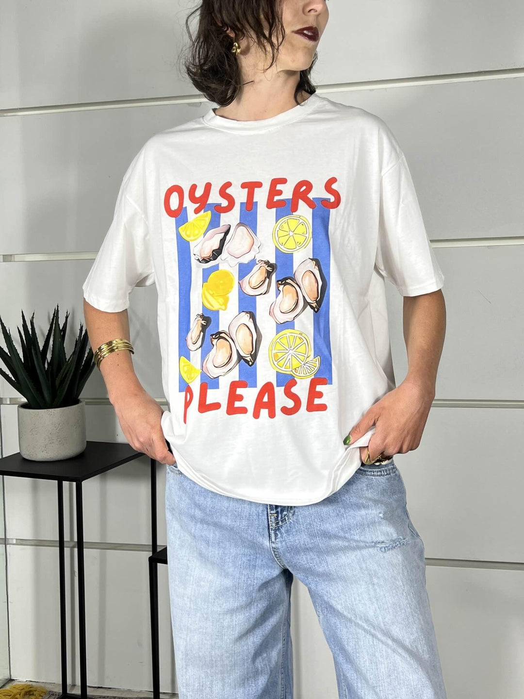 t-shirt bianca con stampa oysters blu gialla e rossa 690002OSTRICHE SPICY CAFE