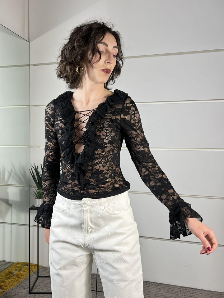camicia in pizzo scollo a v, con rouches, lacci a incrocio nera 26M2601PNERO FEMME SELECTION
