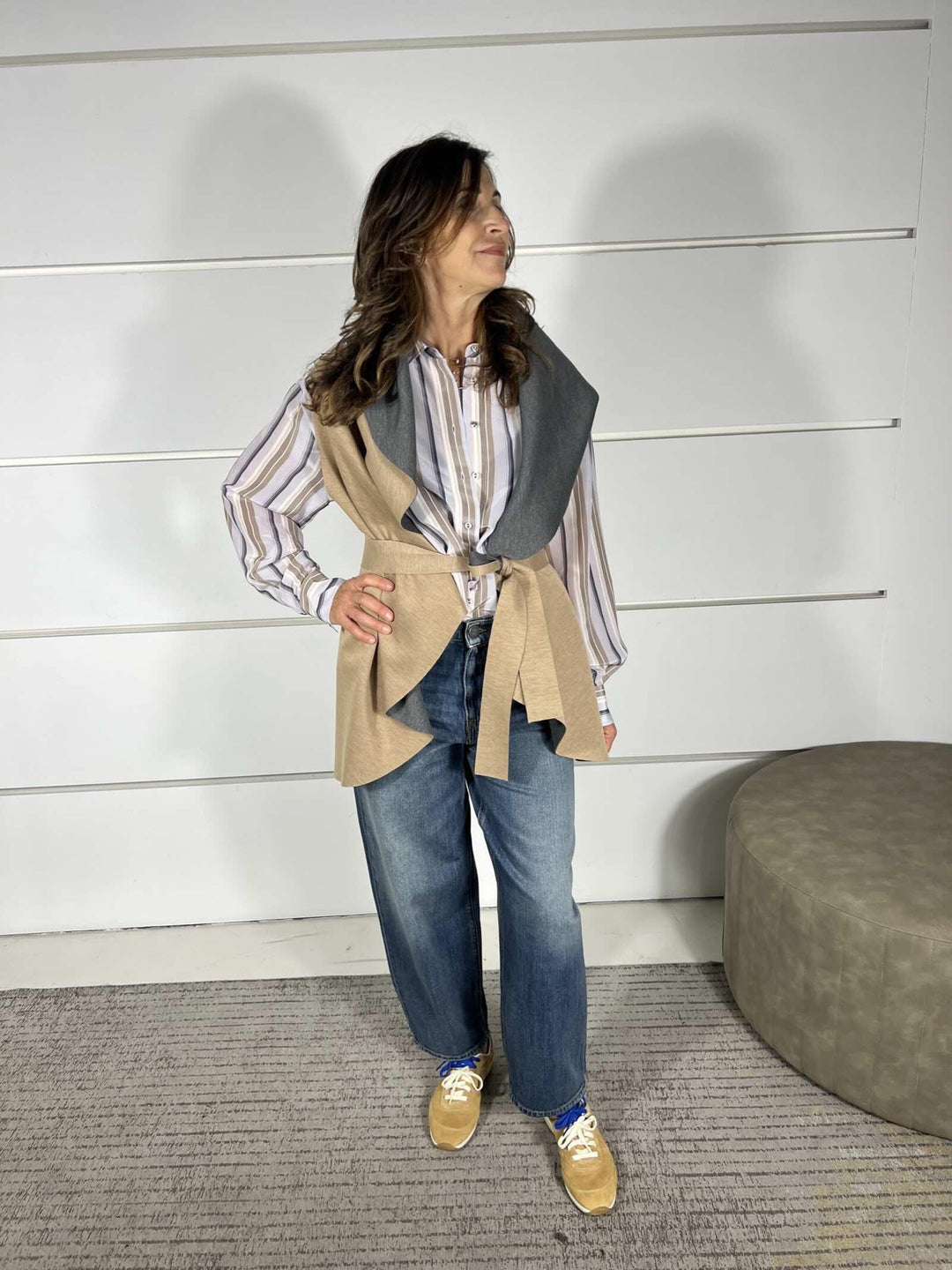 Gilet grigio e beige medio lungo in scuba double con cintura in vita. LENE2421 CARLA G
