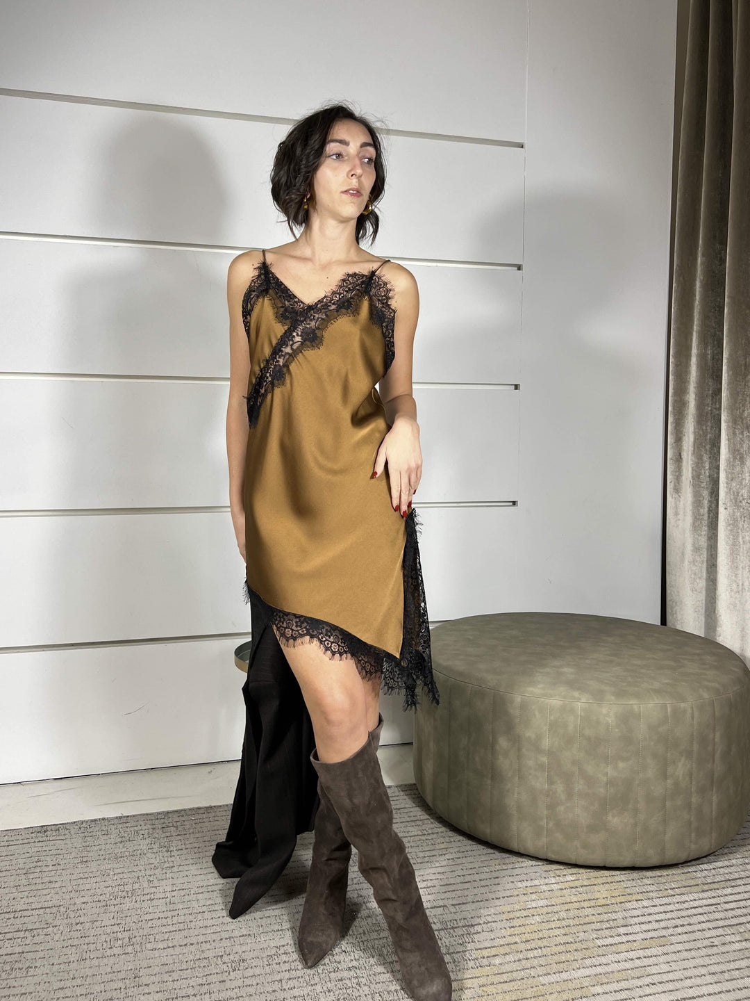 abito satin tabacco con pizzo obliquo nero A11835TABACCO SUSY MIX