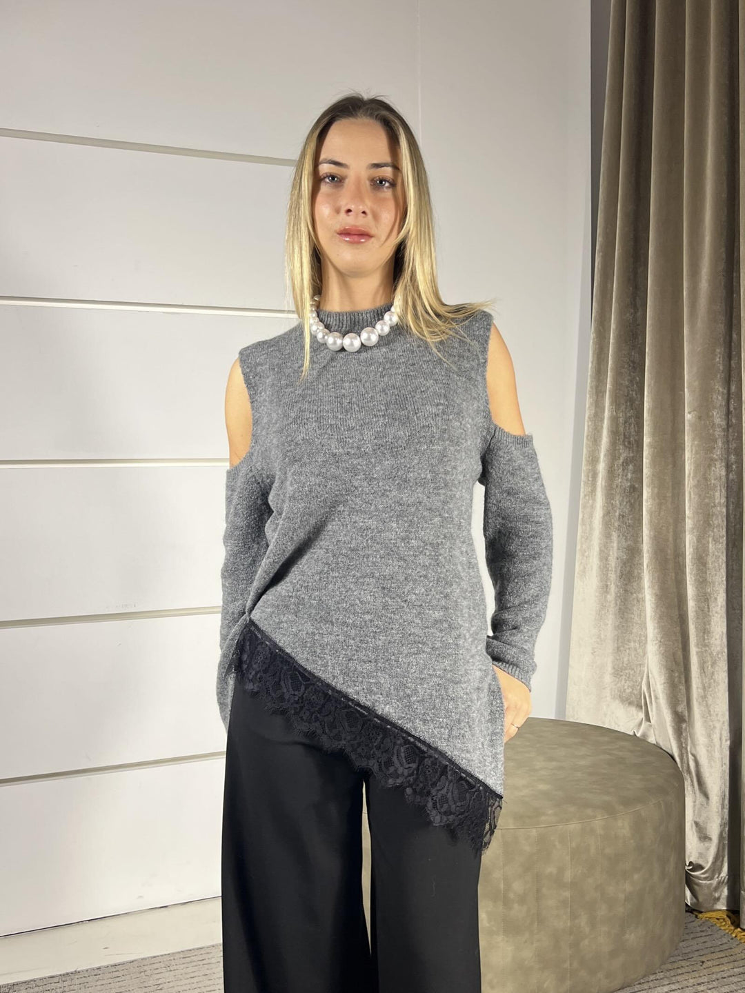 maglione grigio con cut out pizzo sotto asimmetrico MFP-P185GRIGIO HAVE ONE